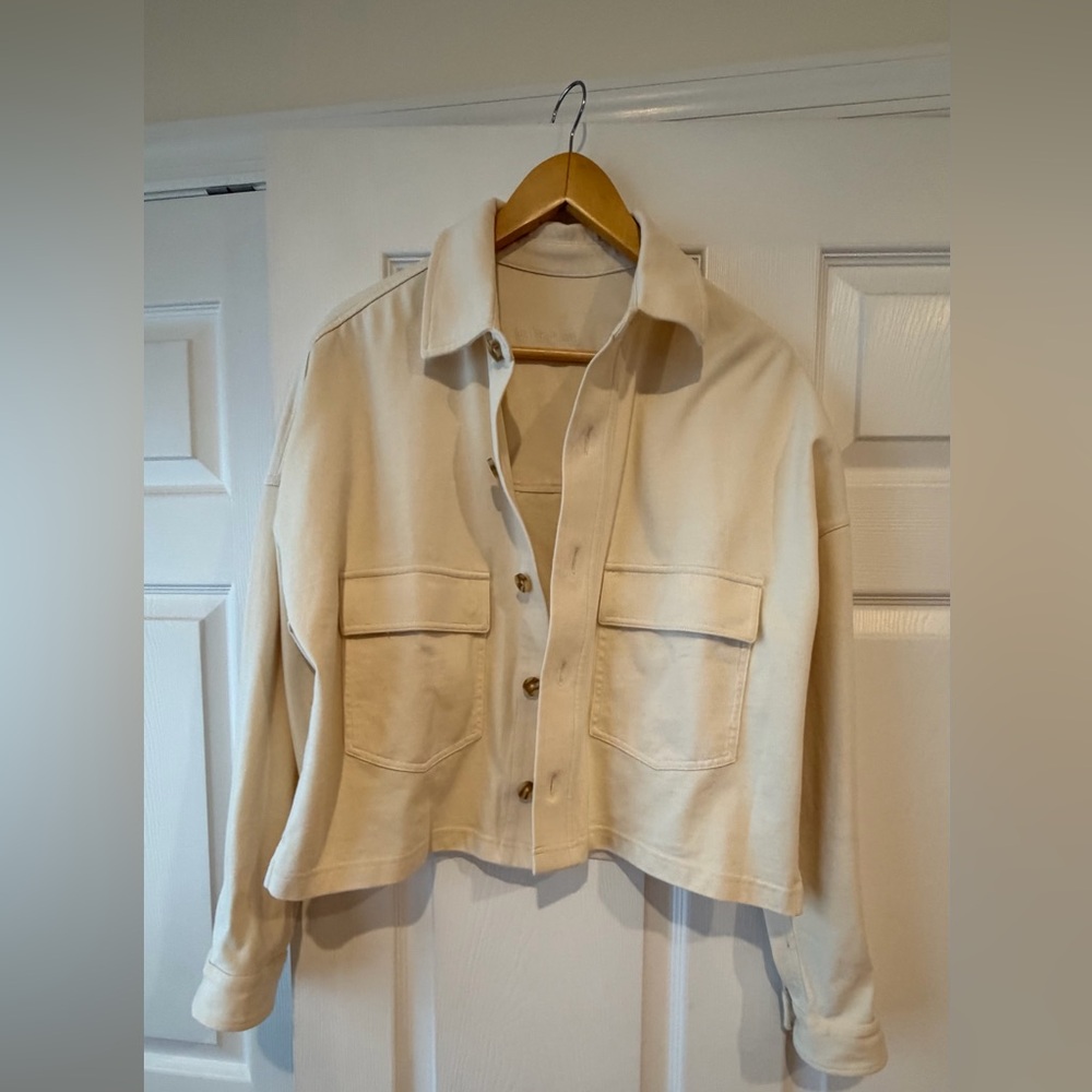 Vuori Women's Tan Utility Jacket. Like new!!